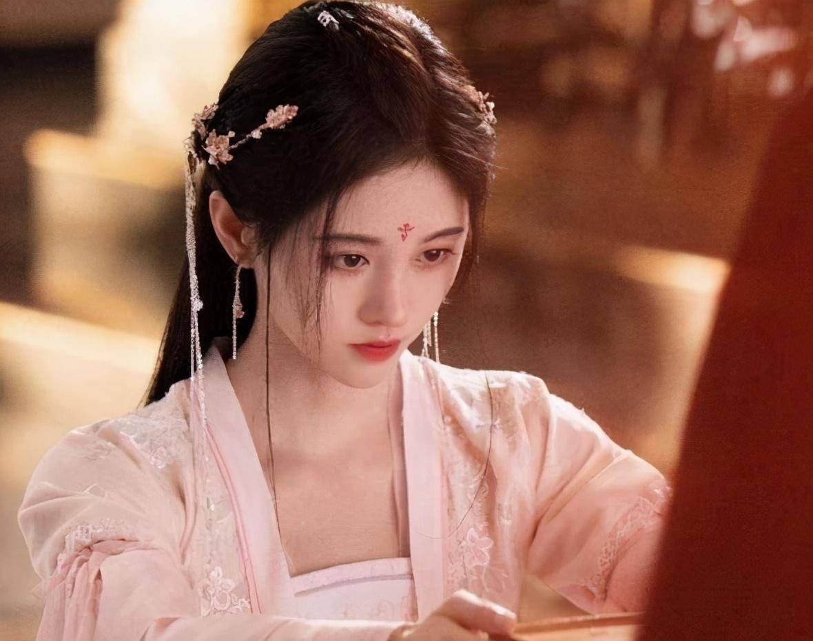 演员的诞生鞠婧祎  王思聪连续点赞讽鞠婧祎自夸微博细数两人的“前世今生