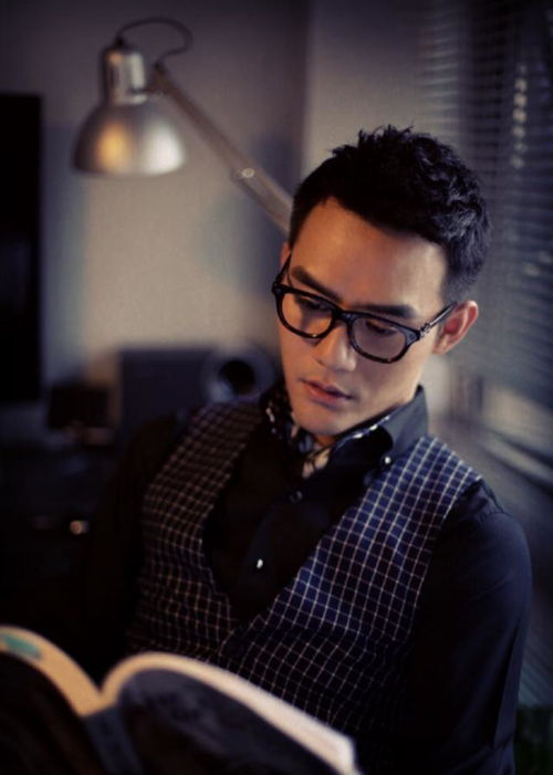 用刀划开女孩子所有的衣服 用刀划开女孩子所有的衣服